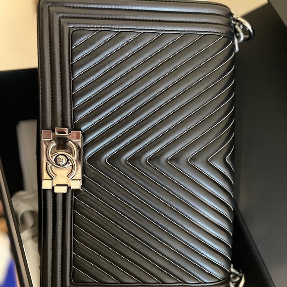 Calfskin Chevron Quilted Medium Chain Boy Flap Black - Picture 6 of 15